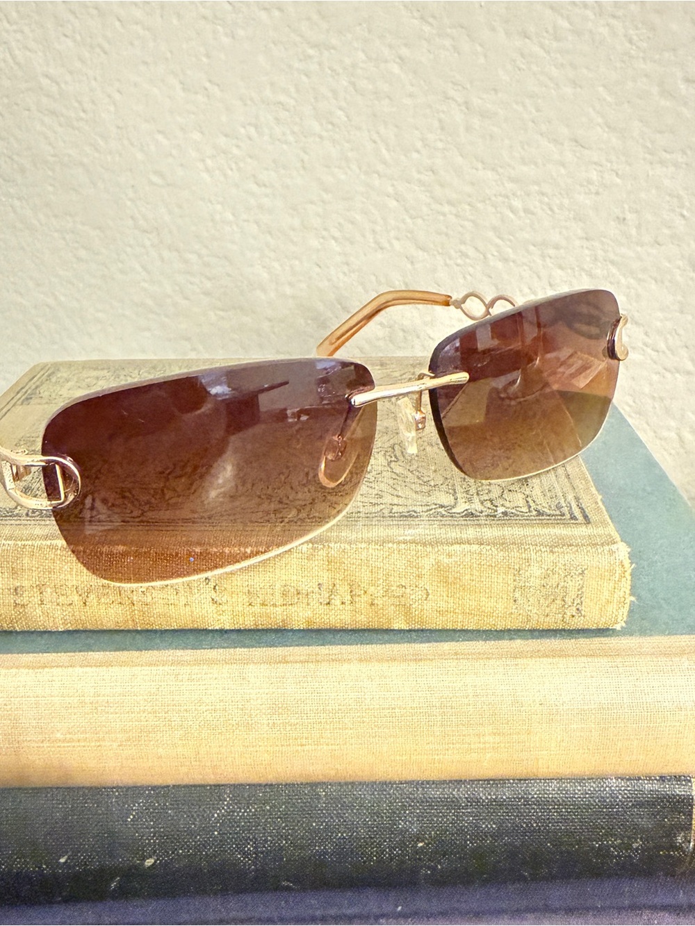 Oscar de la Renta Sunglasses with Prescription Lens. Great Condition